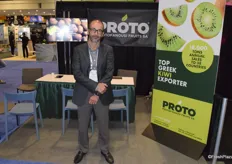 George Kallatsis from Protofanousi Fruits promoting kiwis from Greece